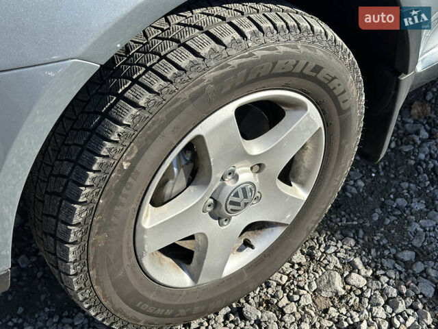 Серый Фольксваген Туарег, объемом двигателя 3 л и пробегом 224 тыс. км за 11500 $, фото 11 на Automoto.ua