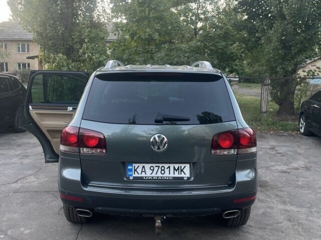 Серый Фольксваген Туарег, объемом двигателя 3 л и пробегом 362 тыс. км за 7500 $, фото 3 на Automoto.ua