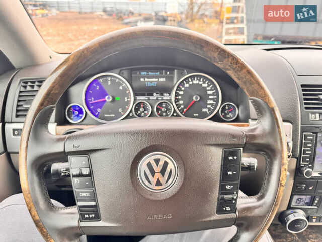 Серый Фольксваген Туарег, объемом двигателя 2.97 л и пробегом 264 тыс. км за 10500 $, фото 14 на Automoto.ua