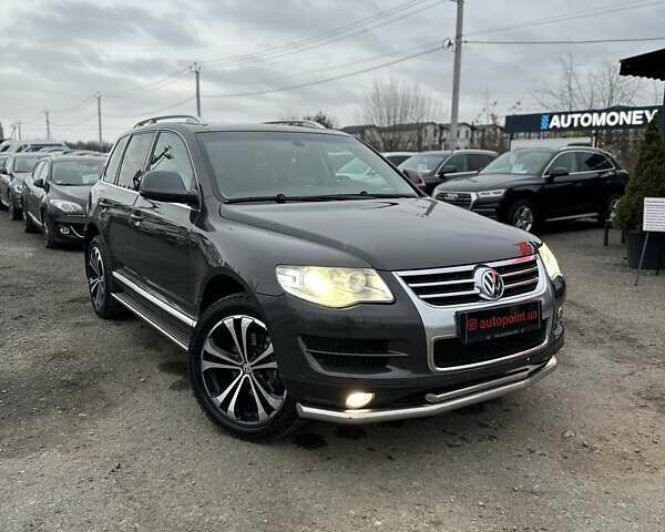 Сірий Фольксваген Туарег, об'ємом двигуна 2.97 л та пробігом 285 тис. км за 13400 $, фото 2 на Automoto.ua