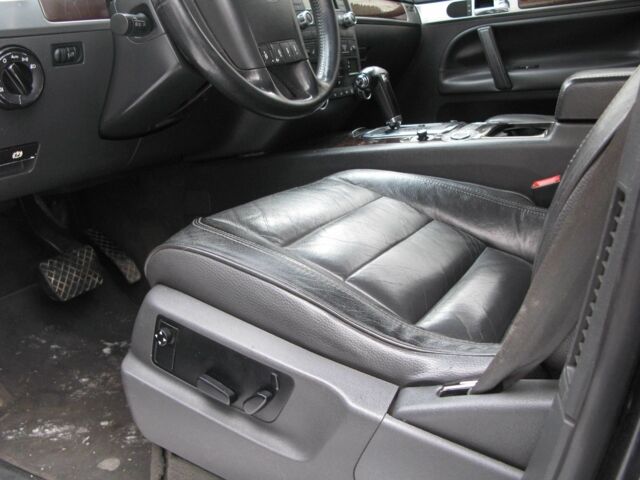 Сірий Фольксваген Туарег, об'ємом двигуна 3.6 л та пробігом 156 тис. км за 8500 $, фото 8 на Automoto.ua