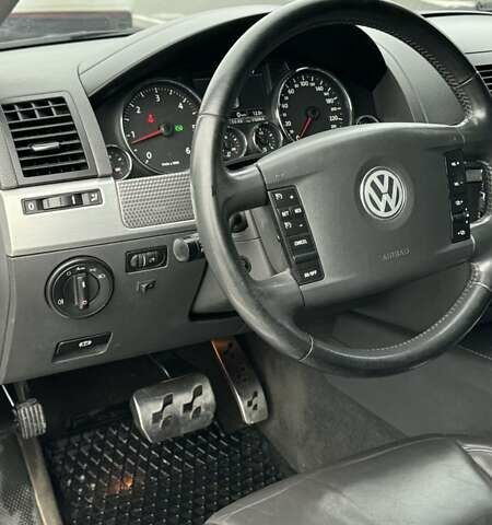 Серый Фольксваген Туарег, объемом двигателя 3 л и пробегом 266 тыс. км за 14000 $, фото 18 на Automoto.ua