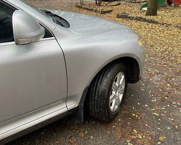 Серый Фольксваген Туарег, объемом двигателя 3 л и пробегом 236 тыс. км за 10500 $, фото 9 на Automoto.ua