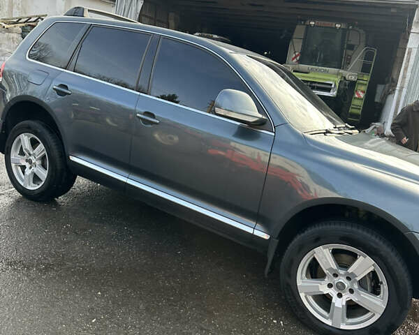 Серый Фольксваген Туарег, объемом двигателя 3 л и пробегом 265 тыс. км за 11500 $, фото 16 на Automoto.ua