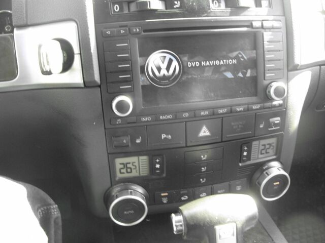 Сірий Фольксваген Туарег, об'ємом двигуна 3.6 л та пробігом 156 тис. км за 8500 $, фото 5 на Automoto.ua