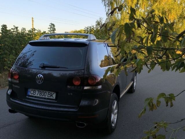 Сірий Фольксваген Туарег, об'ємом двигуна 3 л та пробігом 322 тис. км за 10800 $, фото 3 на Automoto.ua