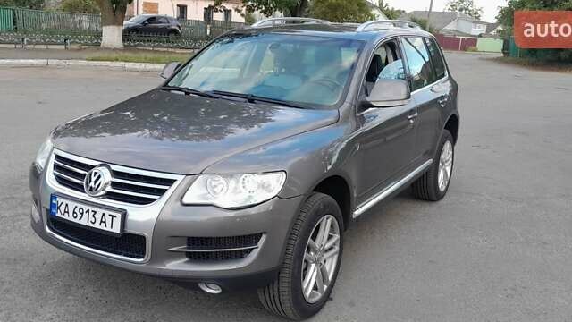 Сірий Фольксваген Туарег, об'ємом двигуна 2.97 л та пробігом 273 тис. км за 11000 $, фото 1 на Automoto.ua