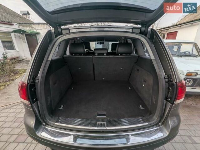 Серый Фольксваген Туарег, объемом двигателя 3 л и пробегом 264 тыс. км за 11700 $, фото 9 на Automoto.ua