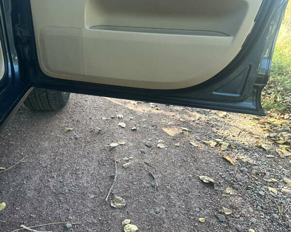 Серый Фольксваген Туарег, объемом двигателя 2.97 л и пробегом 315 тыс. км за 11700 $, фото 6 на Automoto.ua