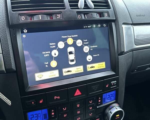 Сірий Фольксваген Туарег, об'ємом двигуна 2.97 л та пробігом 285 тис. км за 13400 $, фото 41 на Automoto.ua