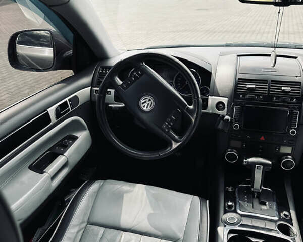 Сірий Фольксваген Туарег, об'ємом двигуна 3 л та пробігом 281 тис. км за 11999 $, фото 19 на Automoto.ua