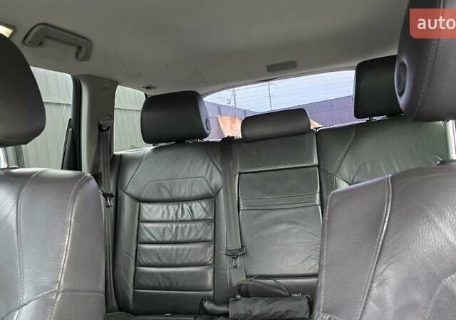 Серый Фольксваген Туарег, объемом двигателя 3 л и пробегом 322 тыс. км за 14500 $, фото 9 на Automoto.ua