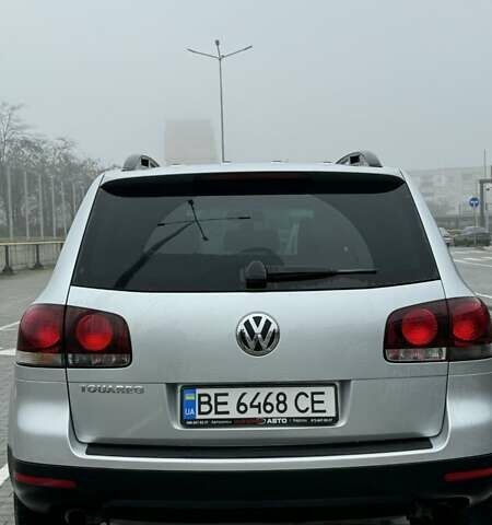 Серый Фольксваген Туарег, объемом двигателя 3 л и пробегом 266 тыс. км за 14000 $, фото 5 на Automoto.ua