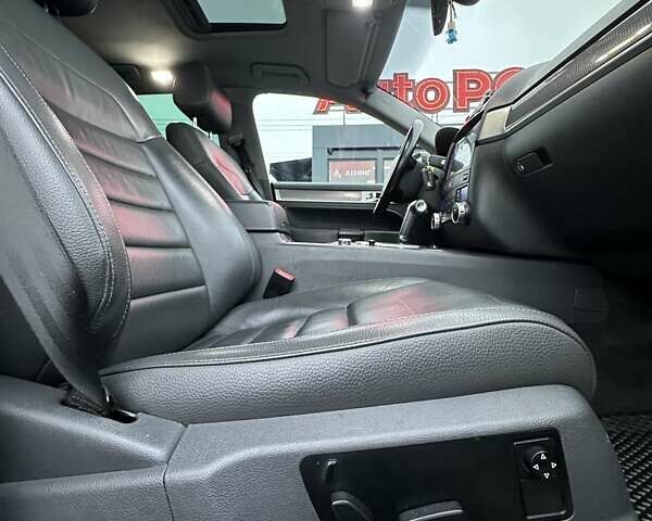 Сірий Фольксваген Туарег, об'ємом двигуна 2.97 л та пробігом 285 тис. км за 13400 $, фото 21 на Automoto.ua