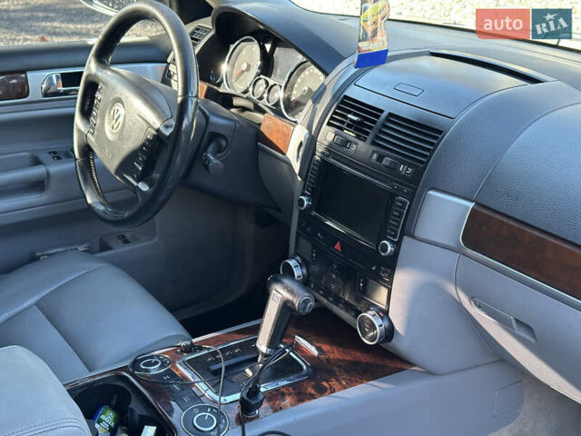 Серый Фольксваген Туарег, объемом двигателя 3 л и пробегом 223 тыс. км за 11400 $, фото 13 на Automoto.ua