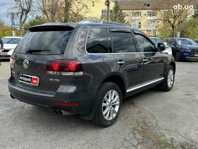 Серый Фольксваген Туарег, объемом двигателя 3 л и пробегом 400 тыс. км за 11890 $, фото 5 на Automoto.ua
