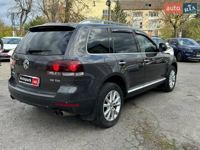 Серый Фольксваген Туарег, объемом двигателя 3 л и пробегом 400 тыс. км за 11890 $, фото 5 на Automoto.ua