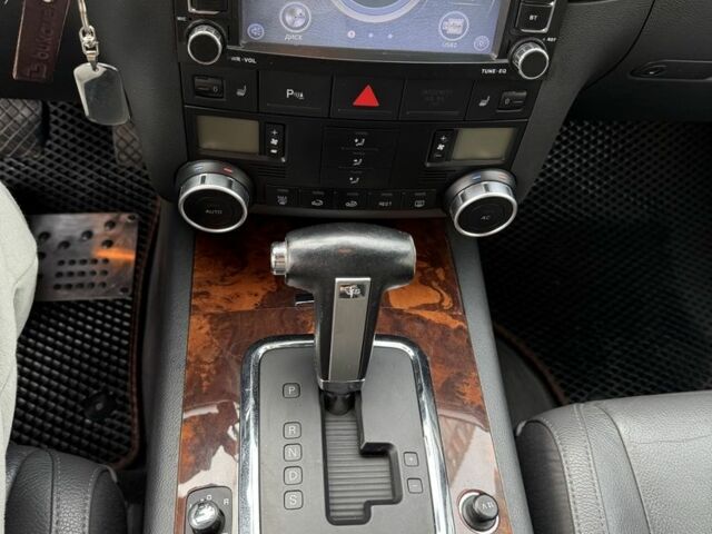 Сірий Фольксваген Туарег, об'ємом двигуна 3 л та пробігом 276 тис. км за 12000 $, фото 5 на Automoto.ua