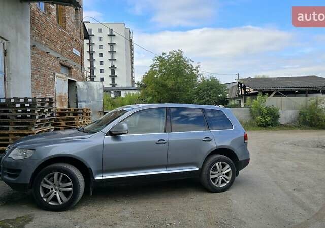 Серый Фольксваген Туарег, объемом двигателя 3 л и пробегом 322 тыс. км за 14500 $, фото 4 на Automoto.ua