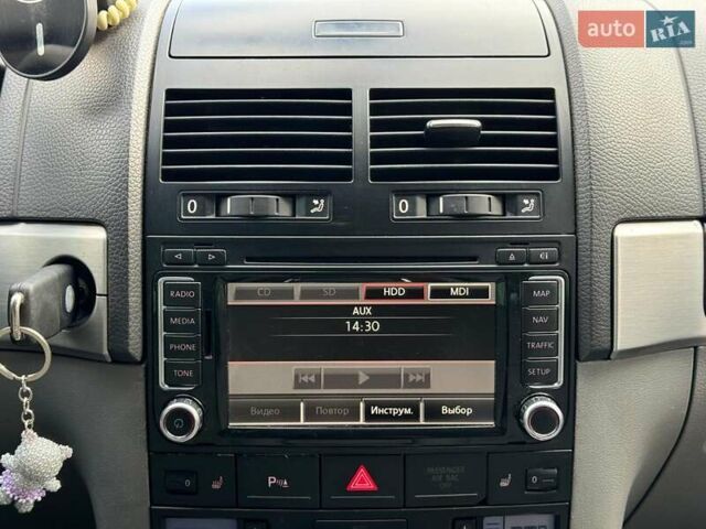 Серый Фольксваген Туарег, объемом двигателя 3 л и пробегом 400 тыс. км за 11890 $, фото 29 на Automoto.ua