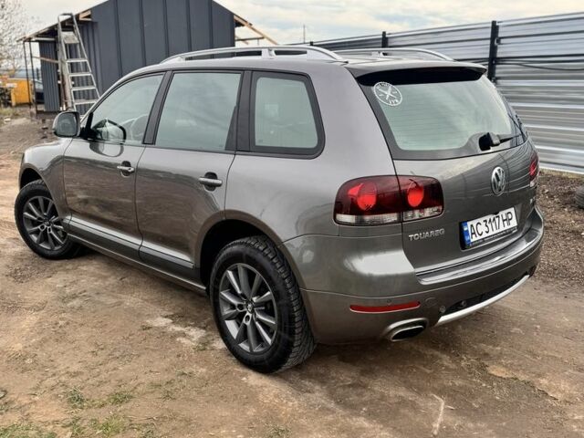 Сірий Фольксваген Туарег, об'ємом двигуна 3 л та пробігом 260 тис. км за 10500 $, фото 5 на Automoto.ua