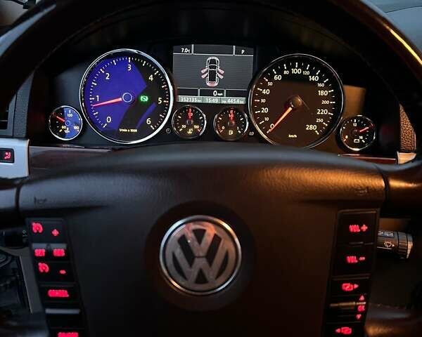 Серый Фольксваген Туарег, объемом двигателя 2.97 л и пробегом 351 тыс. км за 9000 $, фото 9 на Automoto.ua