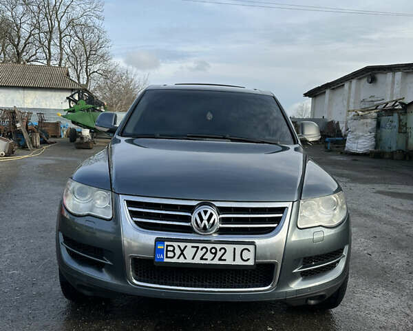 Серый Фольксваген Туарег, объемом двигателя 3 л и пробегом 265 тыс. км за 11500 $, фото 17 на Automoto.ua