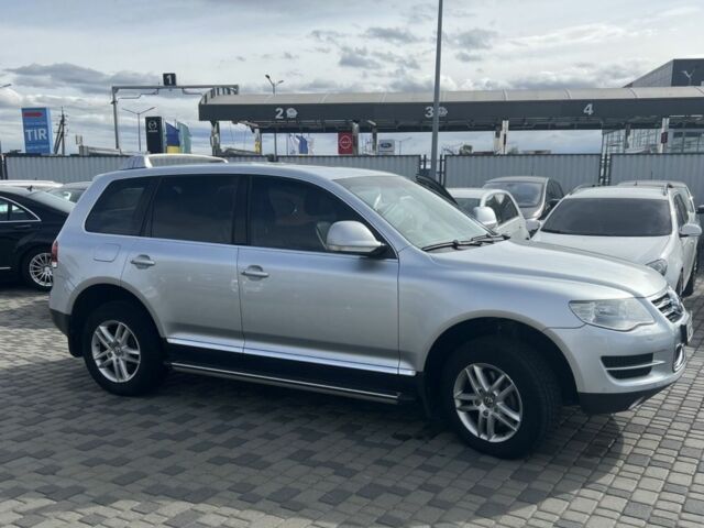 Серый Фольксваген Туарег, объемом двигателя 0 л и пробегом 180 тыс. км за 15800 $, фото 1 на Automoto.ua