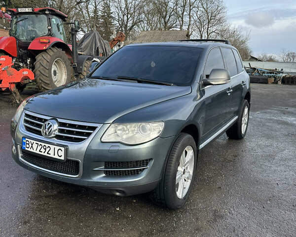 Серый Фольксваген Туарег, объемом двигателя 3 л и пробегом 265 тыс. км за 11500 $, фото 18 на Automoto.ua