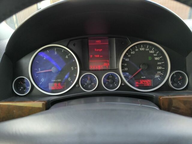 Сірий Фольксваген Туарег, об'ємом двигуна 3 л та пробігом 322 тис. км за 10800 $, фото 7 на Automoto.ua