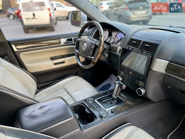 Сірий Фольксваген Туарег, об'ємом двигуна 3.6 л та пробігом 197 тис. км за 10700 $, фото 53 на Automoto.ua