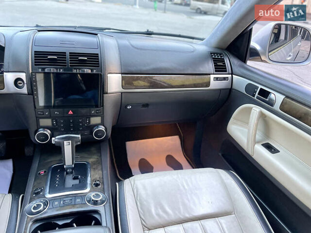 Сірий Фольксваген Туарег, об'ємом двигуна 3.6 л та пробігом 197 тис. км за 10700 $, фото 41 на Automoto.ua