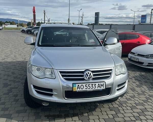 Серый Фольксваген Туарег, объемом двигателя 3 л и пробегом 180 тыс. км за 17000 $, фото 5 на Automoto.ua