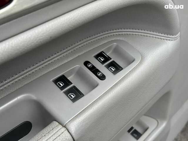 Серый Фольксваген Туарег, объемом двигателя 3 л и пробегом 400 тыс. км за 11890 $, фото 13 на Automoto.ua