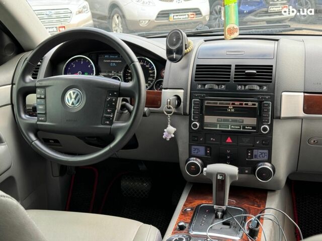 Серый Фольксваген Туарег, объемом двигателя 3 л и пробегом 400 тыс. км за 11890 $, фото 26 на Automoto.ua