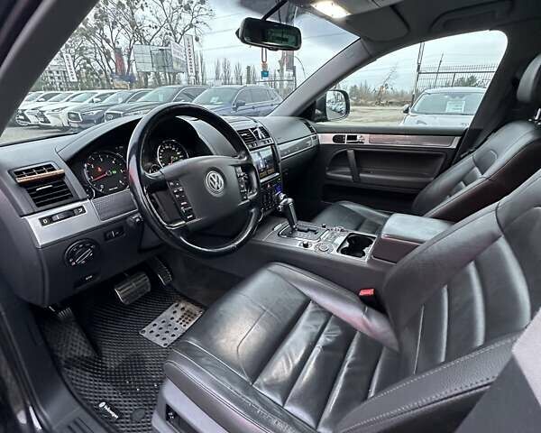 Сірий Фольксваген Туарег, об'ємом двигуна 2.97 л та пробігом 285 тис. км за 13400 $, фото 16 на Automoto.ua