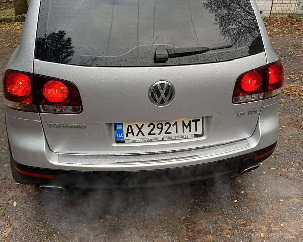 Серый Фольксваген Туарег, объемом двигателя 3 л и пробегом 236 тыс. км за 10500 $, фото 10 на Automoto.ua