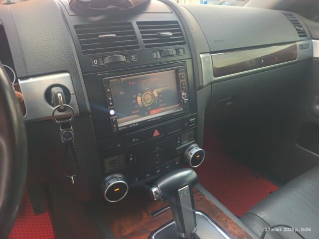 Серый Фольксваген Туарег, объемом двигателя 3 л и пробегом 360 тыс. км за 11500 $, фото 6 на Automoto.ua