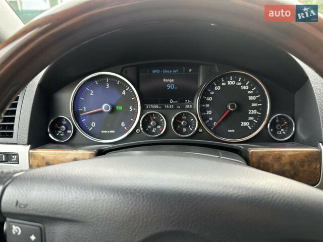 Сірий Фольксваген Туарег, об'ємом двигуна 2.97 л та пробігом 317 тис. км за 14000 $, фото 8 на Automoto.ua