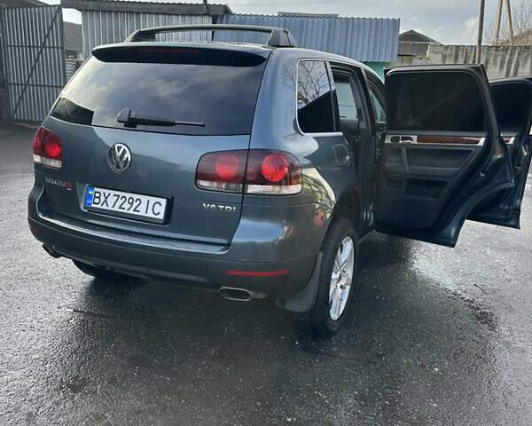 Серый Фольксваген Туарег, объемом двигателя 3 л и пробегом 265 тыс. км за 11500 $, фото 35 на Automoto.ua