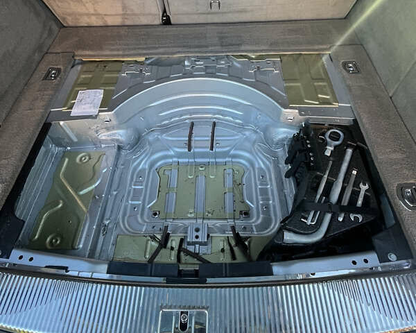 Серый Фольксваген Туарег, объемом двигателя 2.5 л и пробегом 273 тыс. км за 9500 $, фото 11 на Automoto.ua