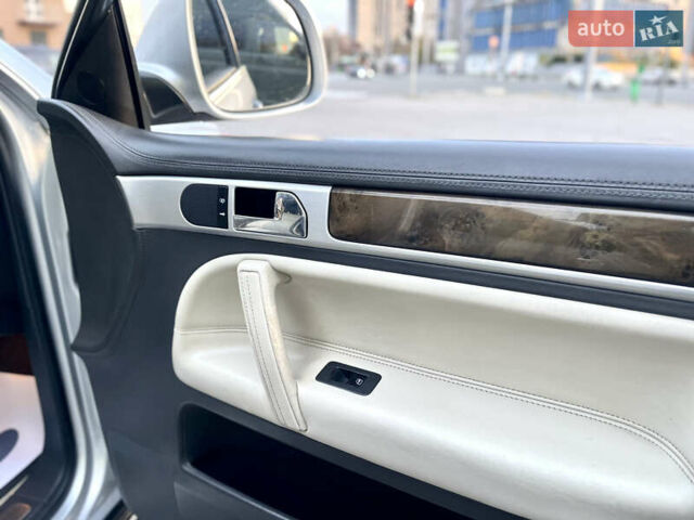 Сірий Фольксваген Туарег, об'ємом двигуна 3.6 л та пробігом 197 тис. км за 10700 $, фото 49 на Automoto.ua