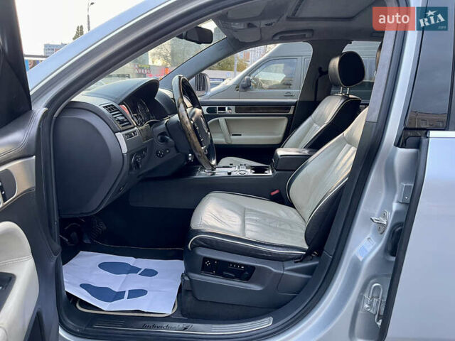 Сірий Фольксваген Туарег, об'ємом двигуна 3.6 л та пробігом 197 тис. км за 10700 $, фото 28 на Automoto.ua