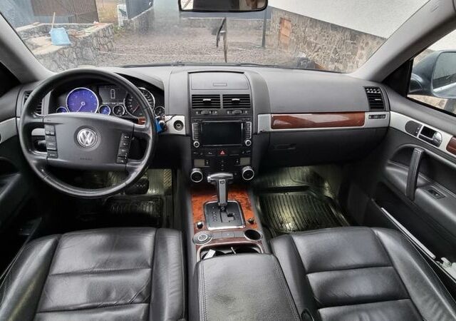 Серый Фольксваген Туарег, объемом двигателя 2.5 л и пробегом 296 тыс. км за 6200 $, фото 8 на Automoto.ua
