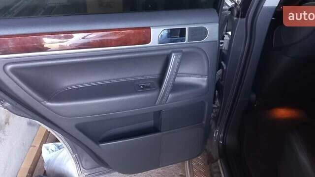 Сірий Фольксваген Туарег, об'ємом двигуна 3 л та пробігом 259 тис. км за 11734 $, фото 16 на Automoto.ua