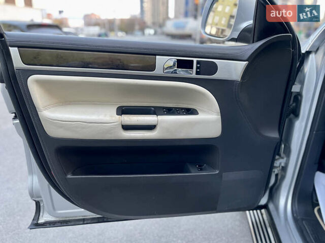 Сірий Фольксваген Туарег, об'ємом двигуна 3.6 л та пробігом 197 тис. км за 10700 $, фото 23 на Automoto.ua