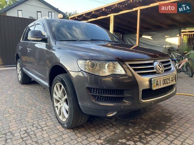 Серый Фольксваген Туарег, объемом двигателя 3 л и пробегом 377 тыс. км за 12500 $, фото 12 на Automoto.ua