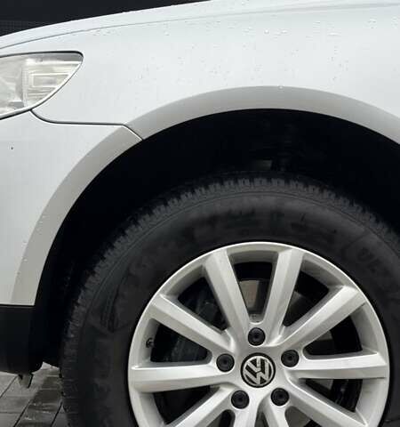 Серый Фольксваген Туарег, объемом двигателя 3 л и пробегом 266 тыс. км за 14000 $, фото 7 на Automoto.ua