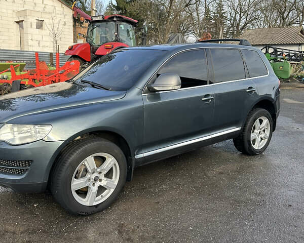 Серый Фольксваген Туарег, объемом двигателя 3 л и пробегом 265 тыс. км за 11500 $, фото 19 на Automoto.ua