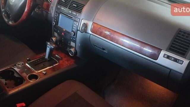 Сірий Фольксваген Туарег, об'ємом двигуна 3 л та пробігом 259 тис. км за 11734 $, фото 7 на Automoto.ua